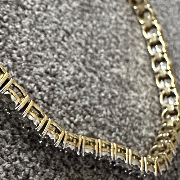 DIAMOND
BRACELET 10KY - Picture 9 of 9